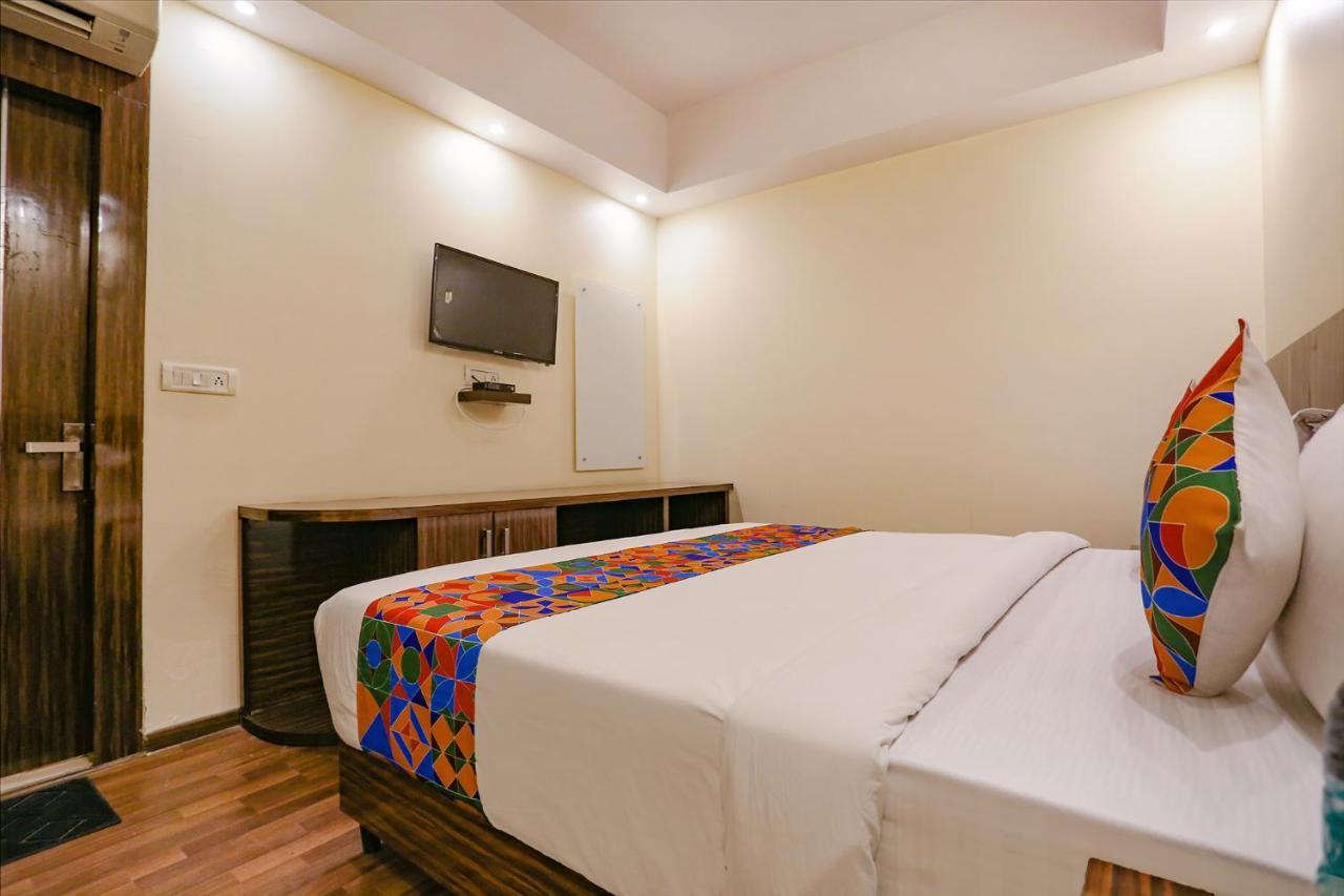 Fabexpress Kapashera Residency Near Igi Airport New Delhi Gurgaon Exterior photo