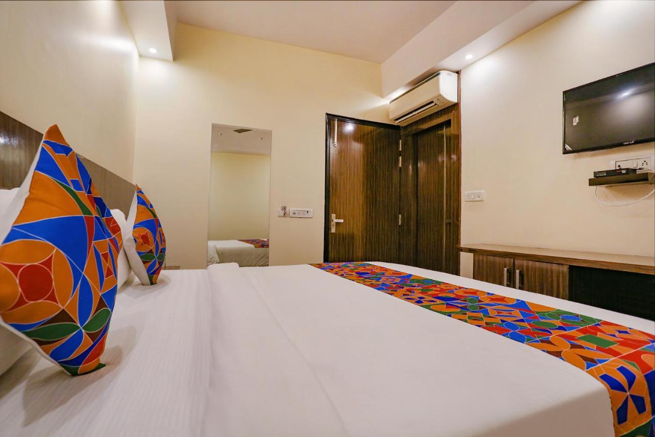 Fabexpress Kapashera Residency Near Igi Airport New Delhi Gurgaon Exterior photo