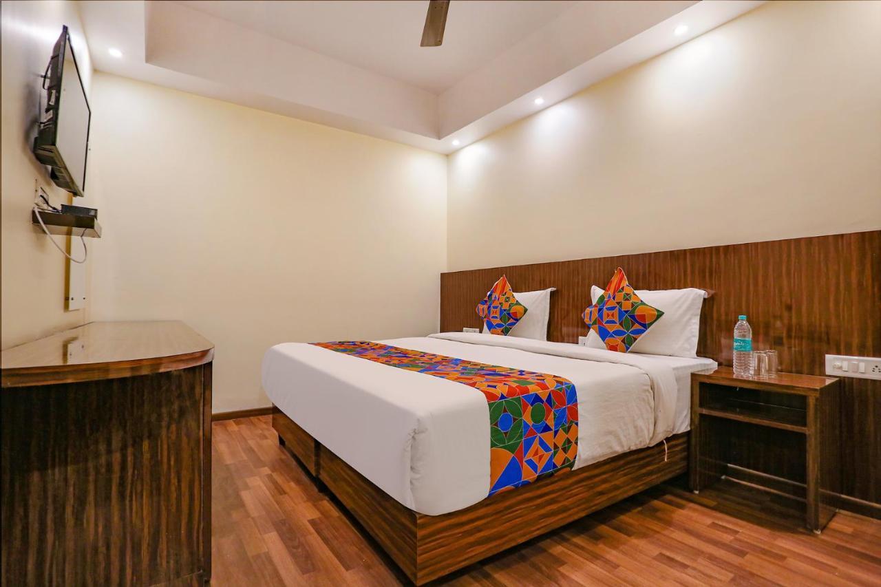 Fabexpress Kapashera Residency Near Igi Airport New Delhi Gurgaon Exterior photo