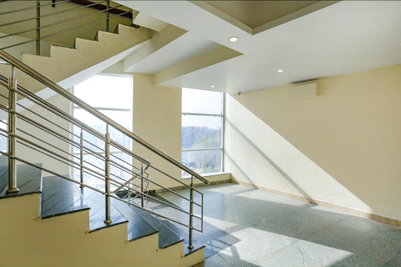 Fabexpress Kapashera Residency Near Igi Airport New Delhi Gurgaon Exterior photo